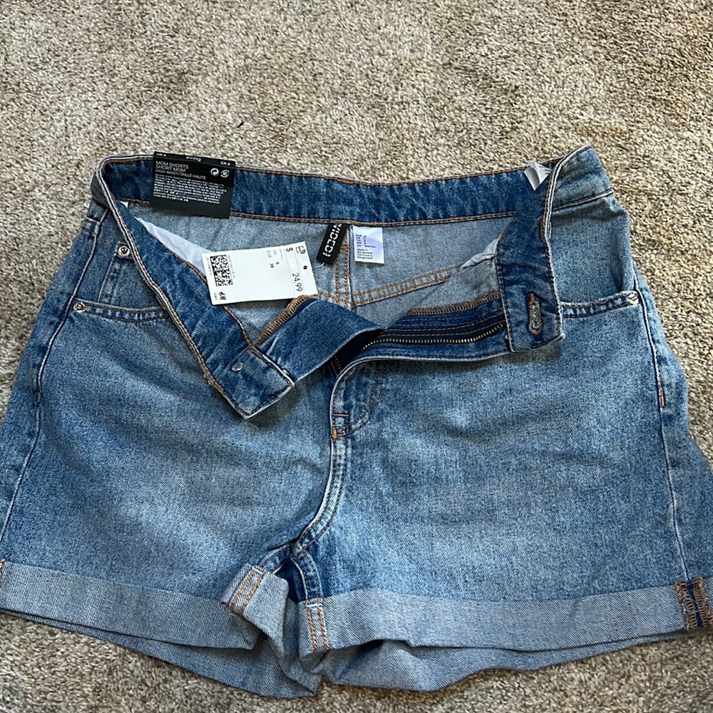 NWT HIGH RISE MOM SHORT